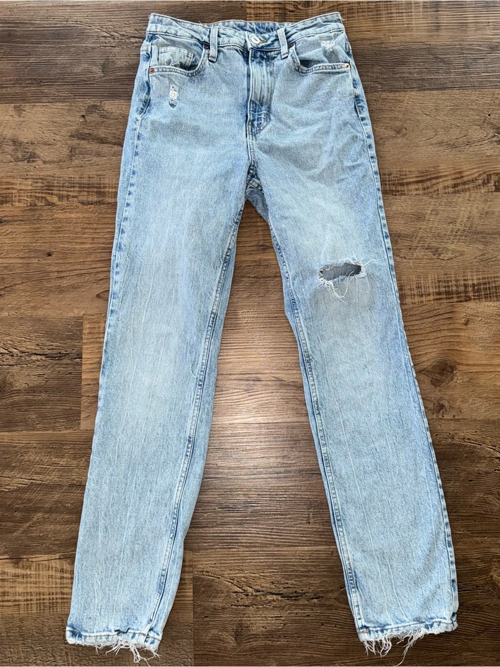 H&M Vintage Straight High Waist Jeans 4 Light Wash Distressed Raw Hem Denim 26